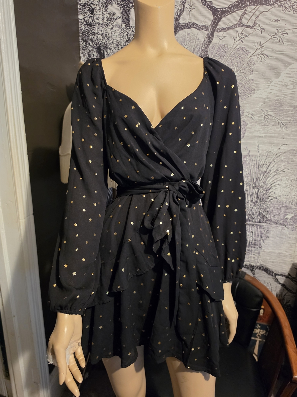Francesca’s Mi Ami Black Gold Metallic Star Celestial Wrap Ruffle Dress M